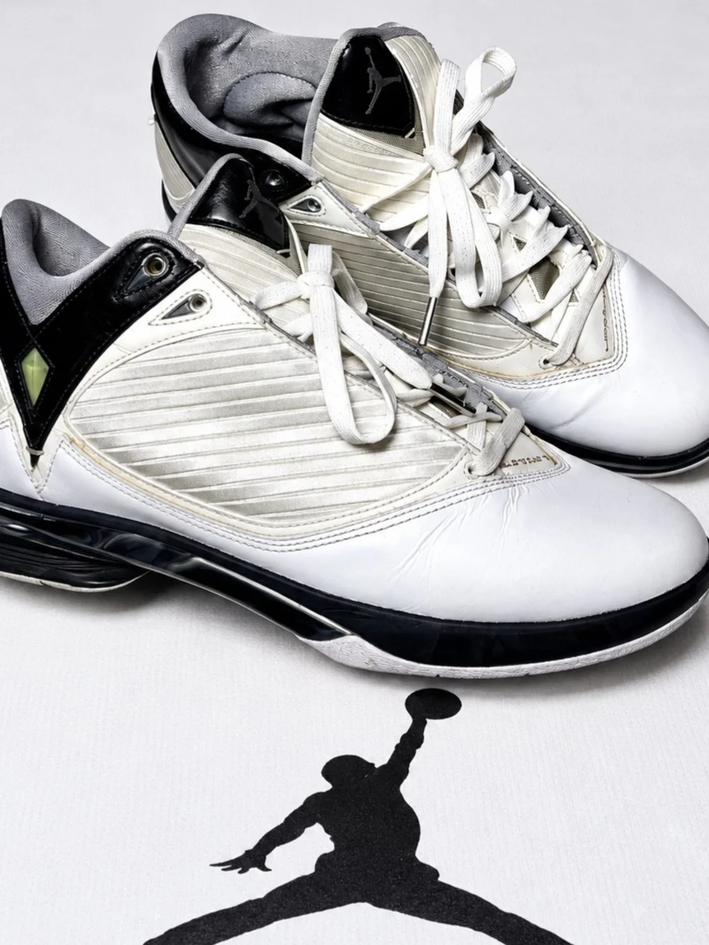 RARE 2009 Air Jordan White Metallic Silver Black Men’s Size 10.5 –343084 Jumpman